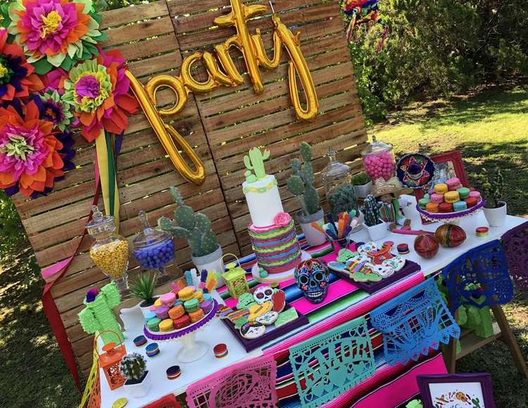 1-candy-bar-decorating-ideas-backyard-party-1
