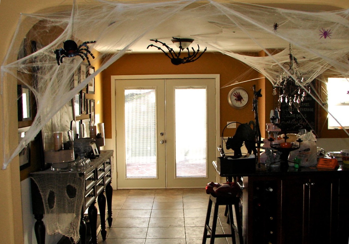 1-excellent-halloween-kitchen-decorations