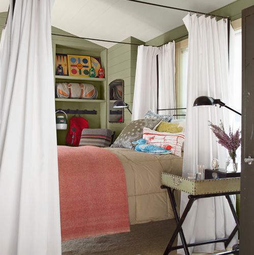 1442431347-54eae1d237315_-_hoy-guest-house-comforter-blanket-0912-xln