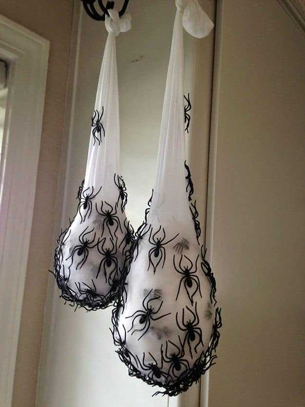 15-mysterious-diy-halloween-decor-ideas-to-do-over-the-weekeend-1