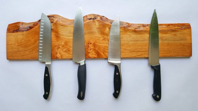 16-cool-handmade-knife-rack-designs-to-update-your-kitchen-with-8-768x432-1