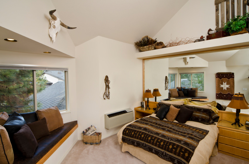 2-master-bedroom-sitting-area