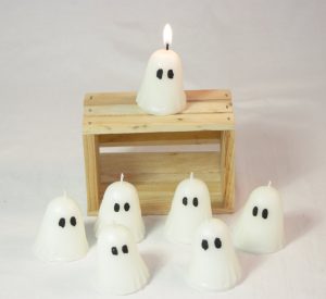 21-etsy-halloween-decorations-homebnc-300x275-1
