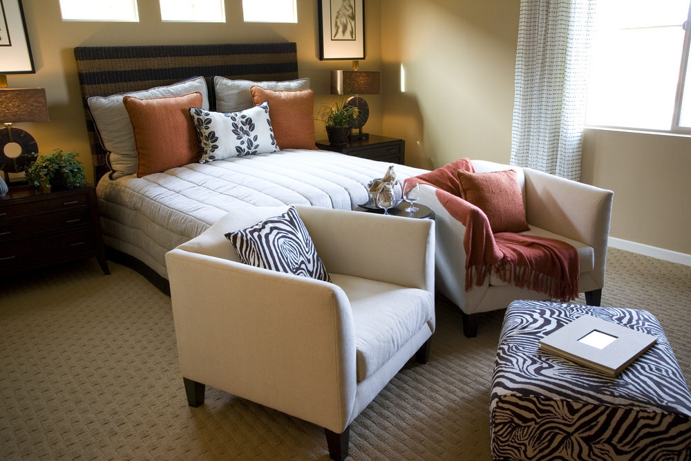 7-master-bedroom-sitting-area