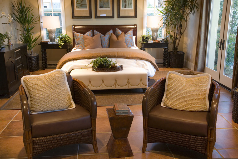 8-master-bedroom-sitting-area