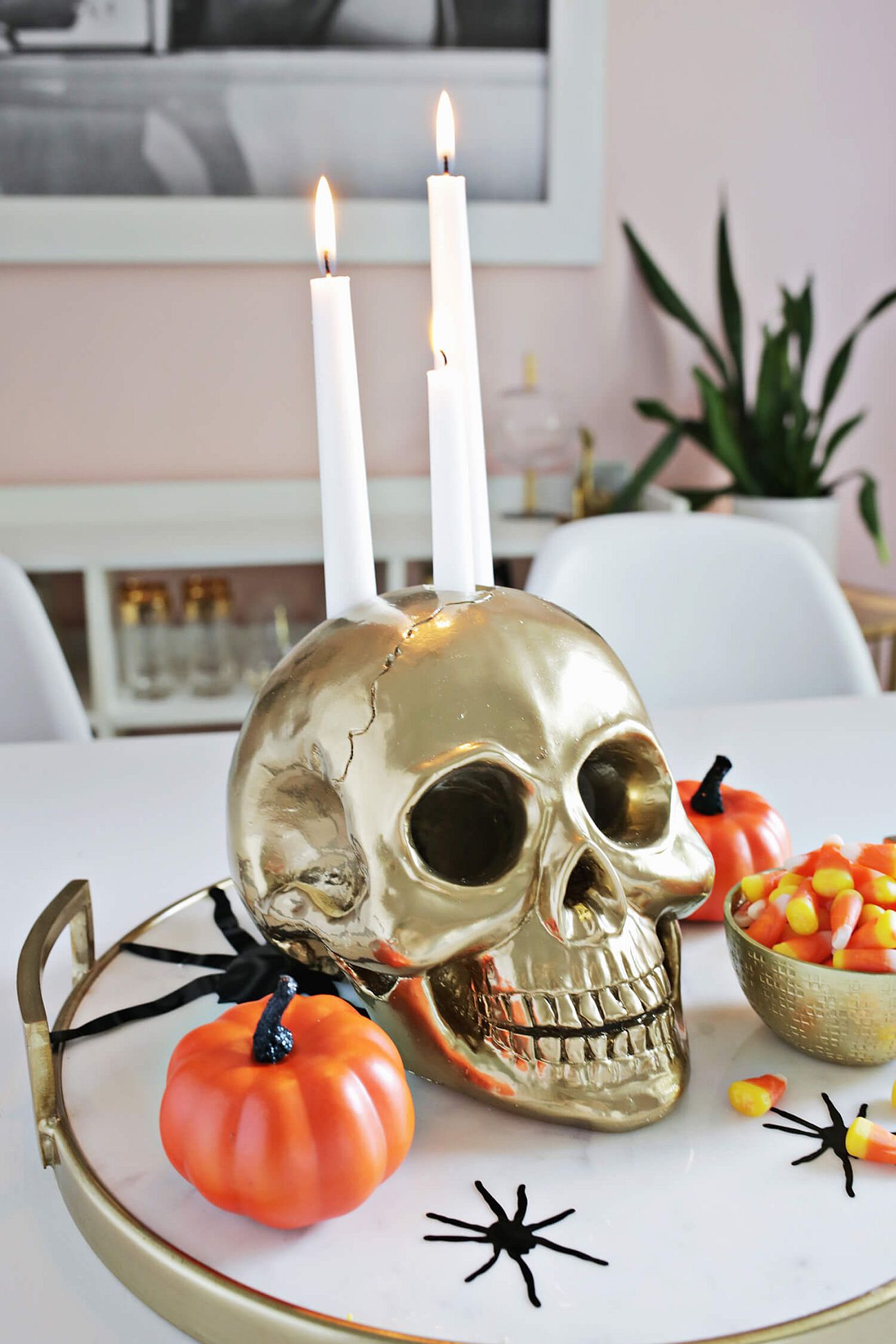 A-halloween-table-centerpiece-that-your-guests-cant-stop-talking-about