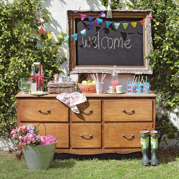 Diy-rustic-garden-party-ideas-buffet-decor