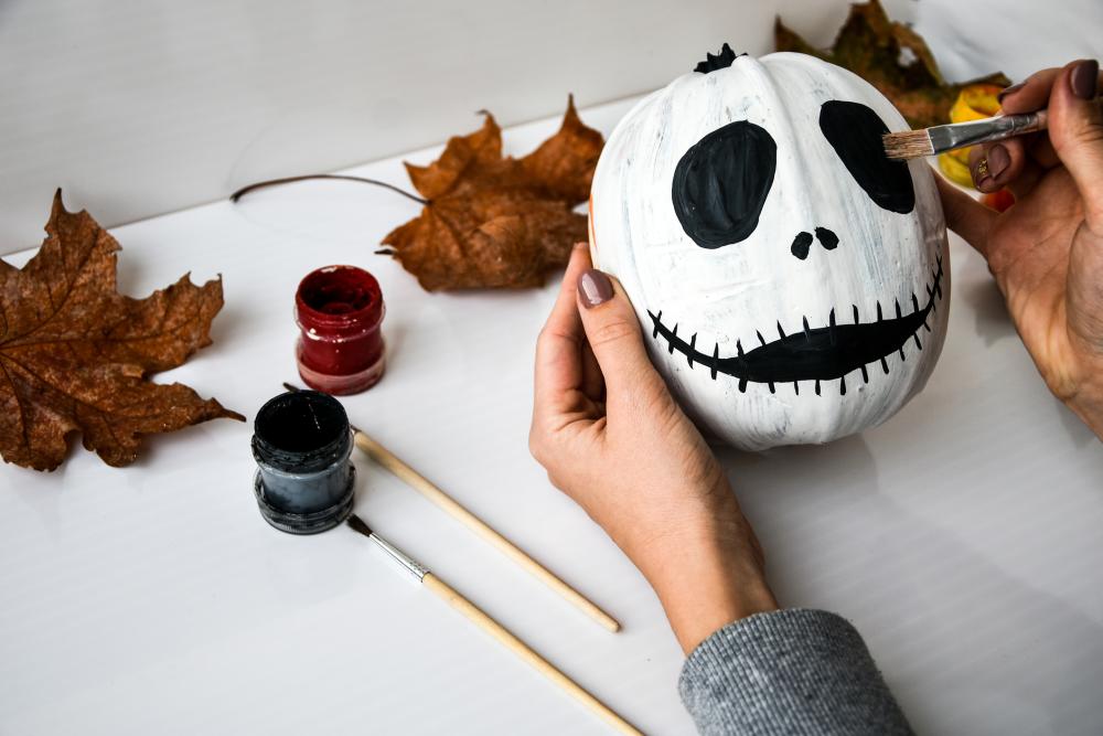 Easy-pumpkin-painting-ideas-jack-skellington