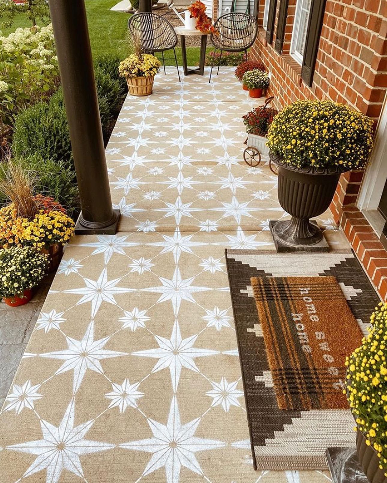 Floral-design-stenciled-floor-40102