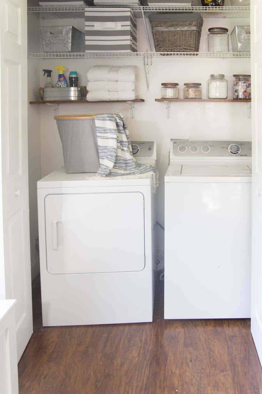 Functional-stylish-small-laundry-rooms-29-1-kindesign