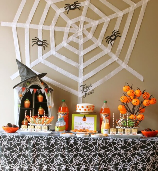 Halloween-party-table-vertical-650x704-1