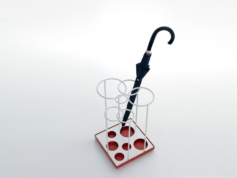Metal-umbrella-stand