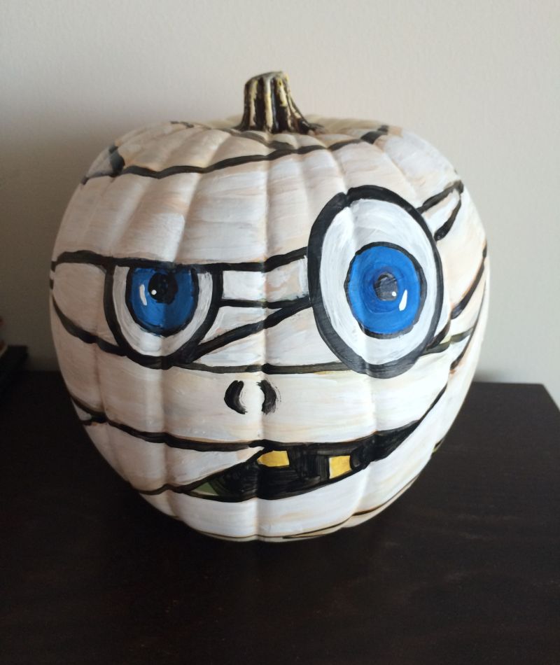 Mummy-painted-pumpkin-for-halloween