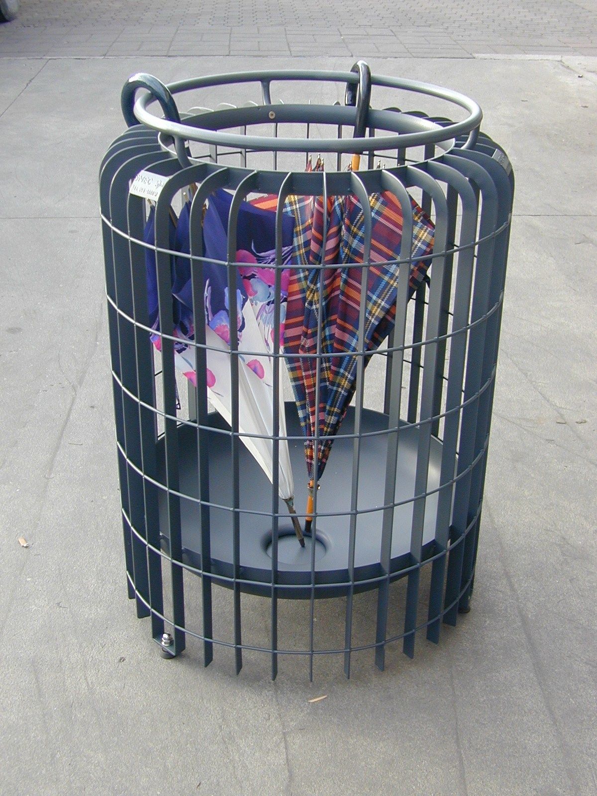 Public-design-steel-umbrella-stand