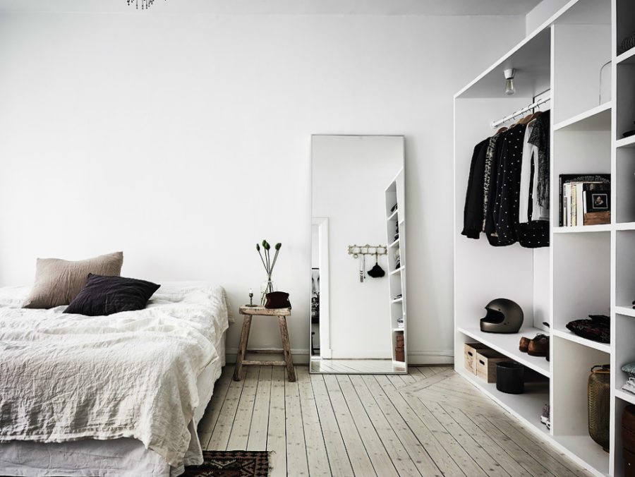 Scandinavian-bedroom-mirror-900x676-1