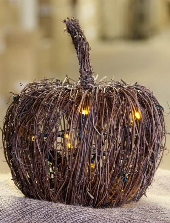 Spooky-halloween-lighting-candles-decoration-ideas-_80