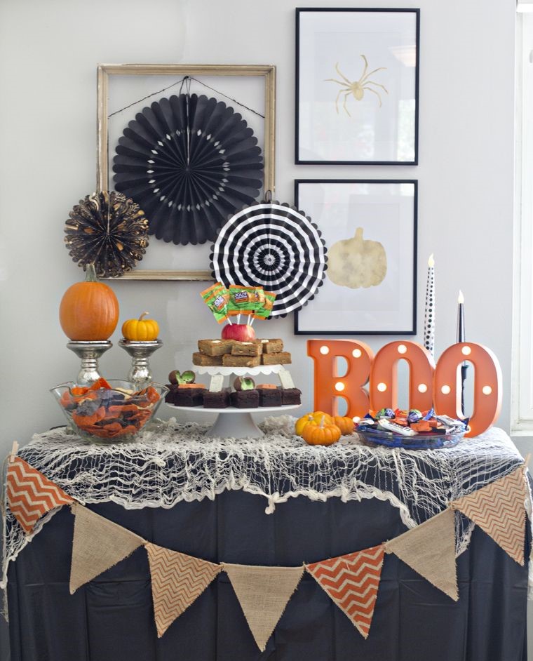 Spooky-halloween-table-decor
