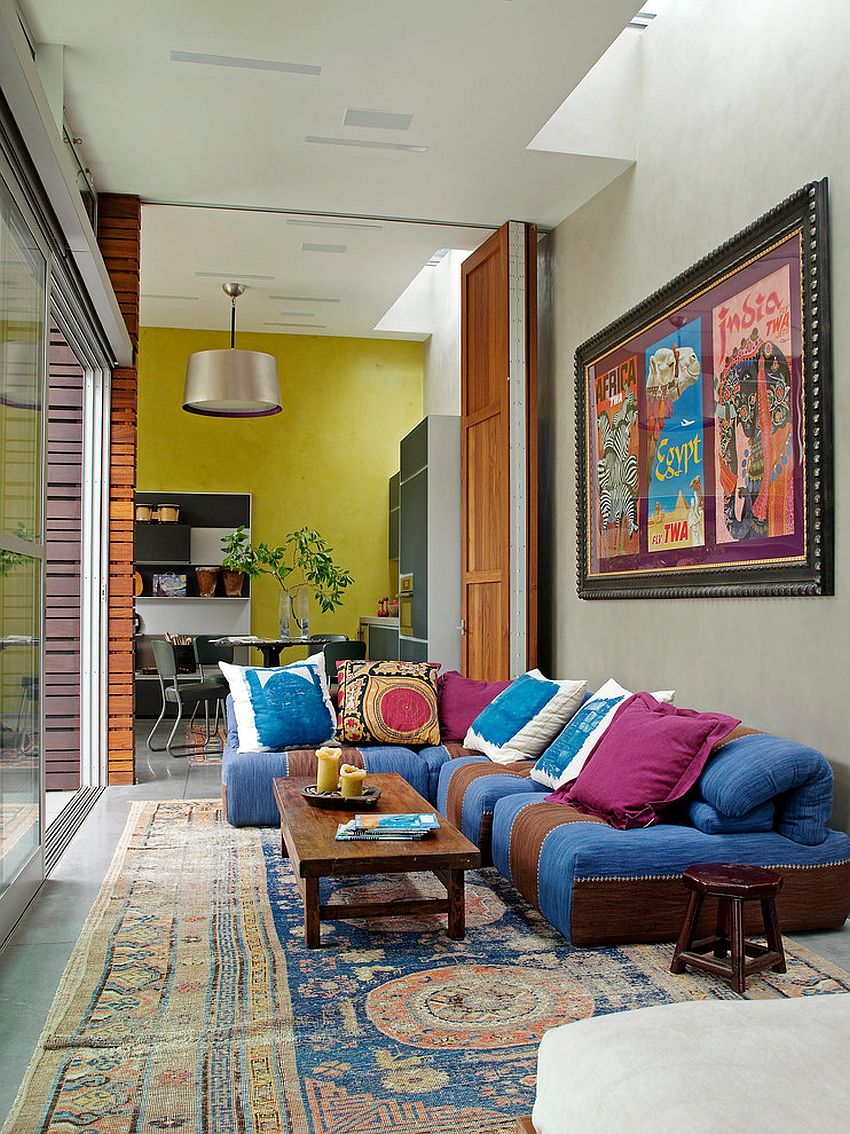 Stylish-sofa-brings-color-to-the-eclectic-living-room
