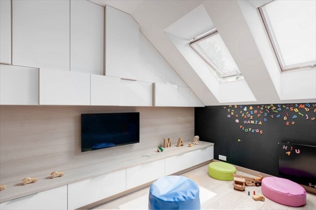 Attic-lively-living-room