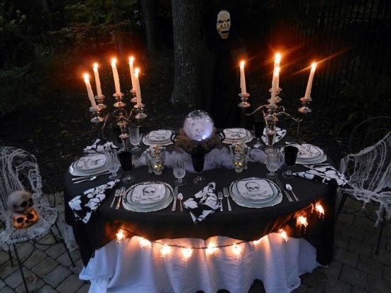 Awesome-outdoor-halloween-party-ideas-19-554x415-1