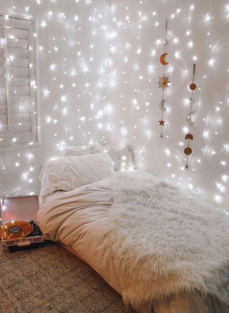 Boho-style-bedroom-fairy-lights-ideas-wall-decor