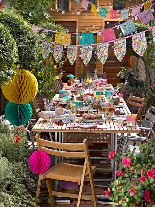 Cheerful-garden-party-ideas-with-banner