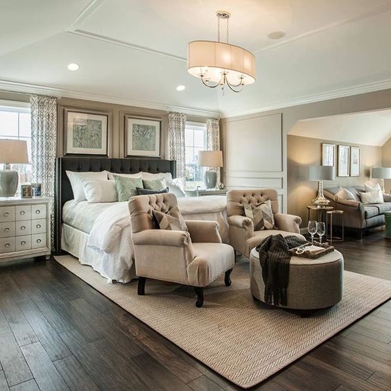 Cozy-master-bedroom-with-sitting-area
