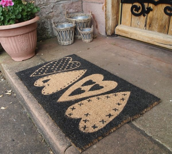 Cute-doormat-design-ideas-hearts