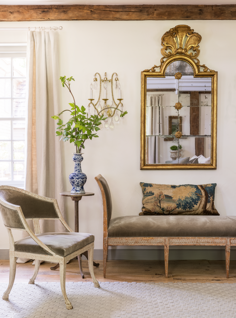 Decorating-with-antiques-giannetti-bench-1582735636