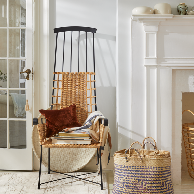 Decorating-with-antiques-lheirloom-chair-1582324986