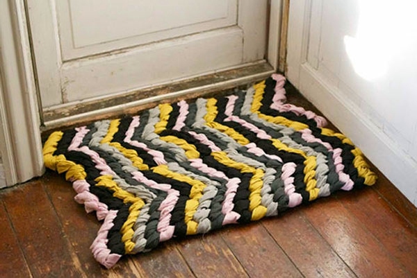 Diy-rugs-and-doormats-colored-and-colorful-live-7-779