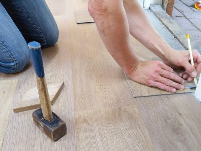 Floor-flooring-hand-man-1388944