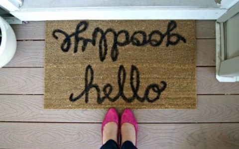 Gallery-1434990766-easy-hello-goodbye-doormat-620x412-1