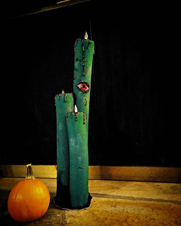 Green-pool-noodles-halloween-decoration
