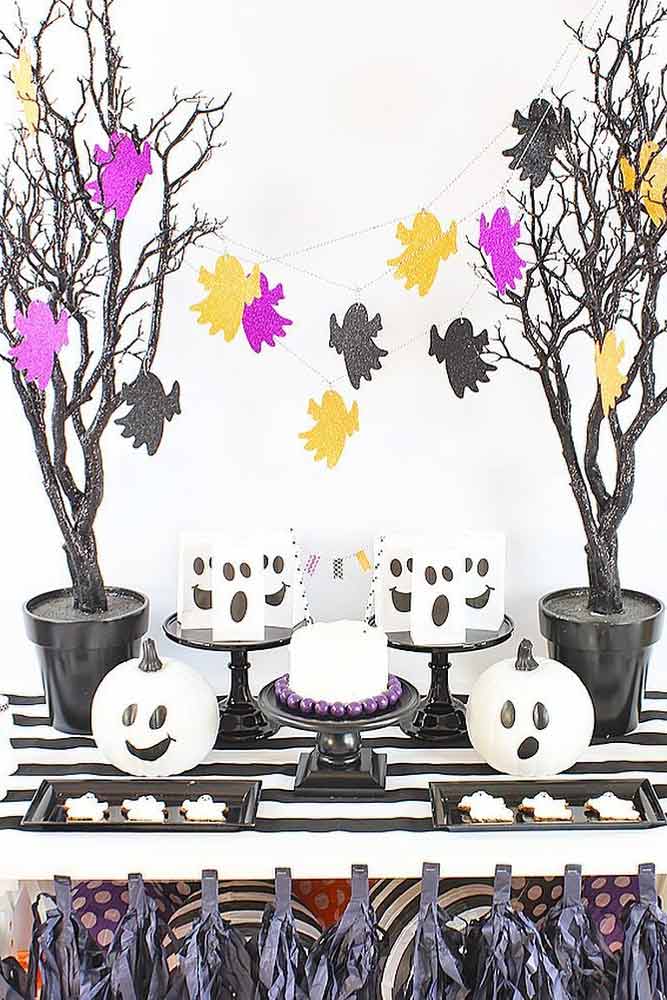 Halloween-decorations-indoor-outdoor-ghost-pumpkin-candy-bar-garland