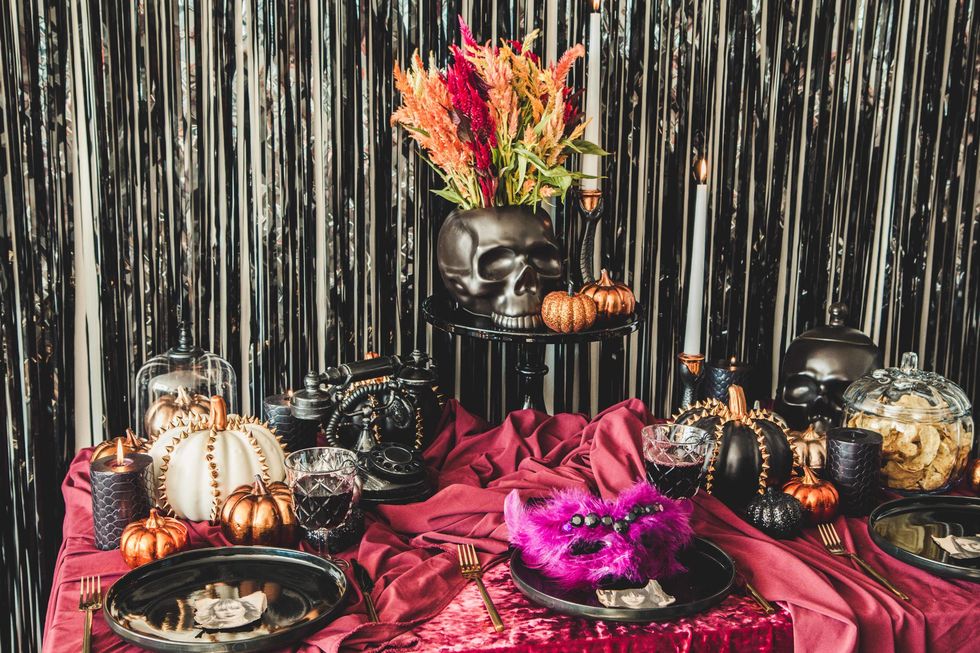 Halloween-party-themes-masquerade-halloween-soiree-1588284352