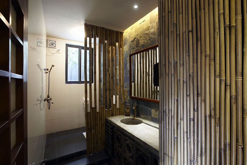 Japanese-style-bathroom-with-bamboo-wall-decor