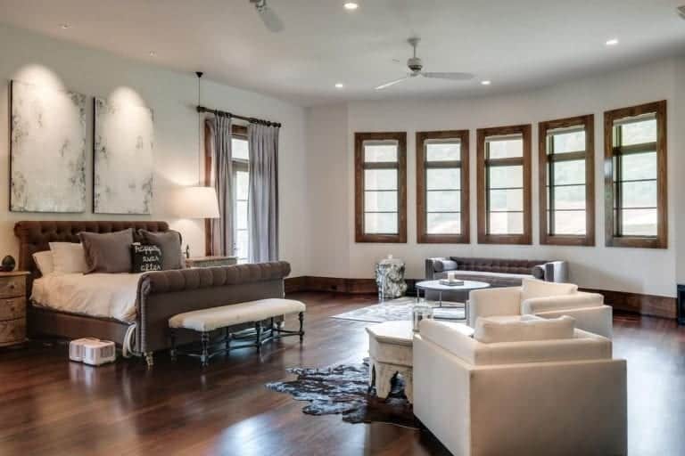 Master-bedroom-sitting-area-trulia-5-feb072019-min