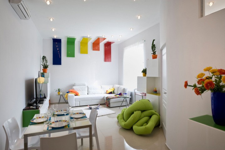 Modern-rainbow-colored-apatment-718x479-1