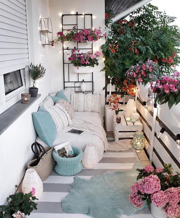 Pretty-balcony-flower-garden-for-winter