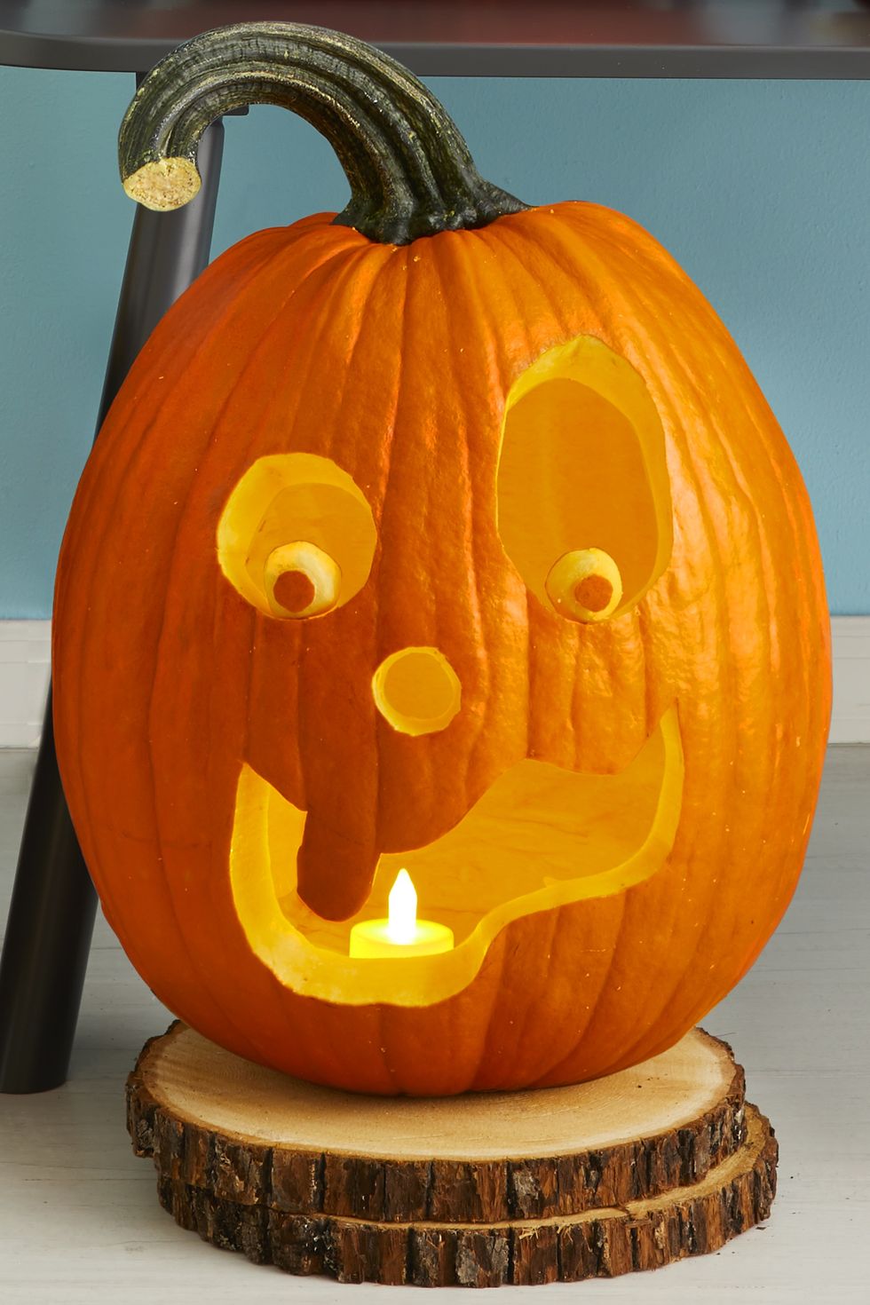 Pumpkin-carving-ideas-goofy-grin-pumpkin-1602874432