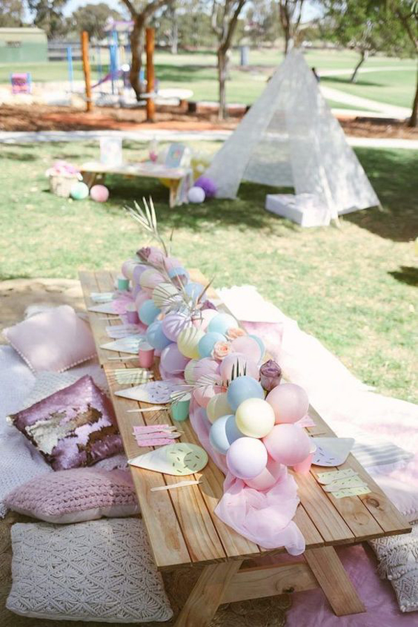 Simple-diy-outdoor-party-design-with-balloon-decor
