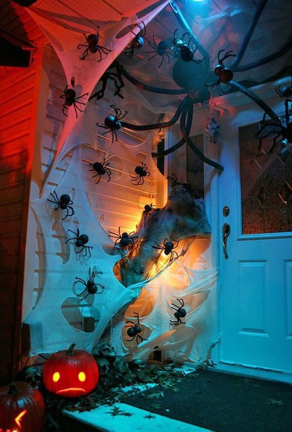 Spooky-halloween-spider-lights-for-porch