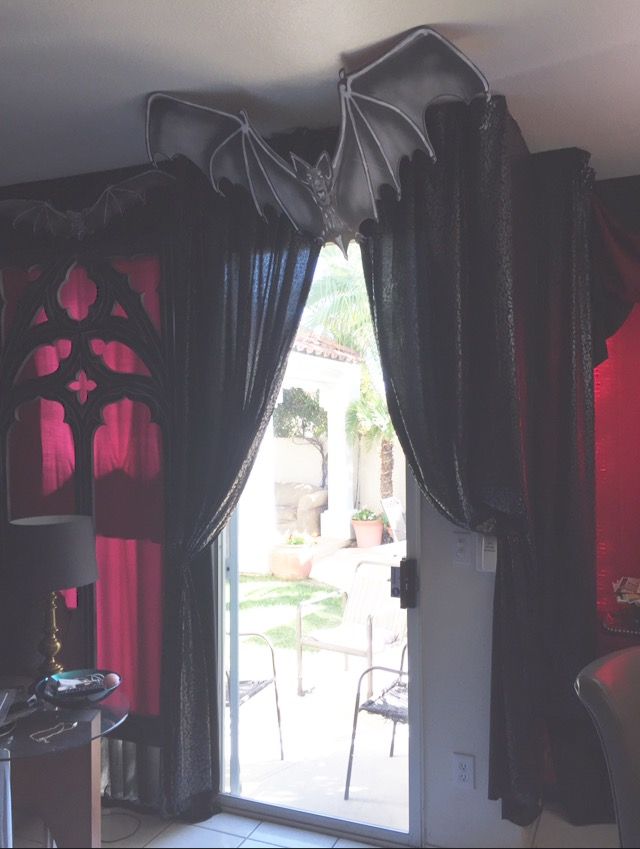 Vampire-halloween-party-decor-4