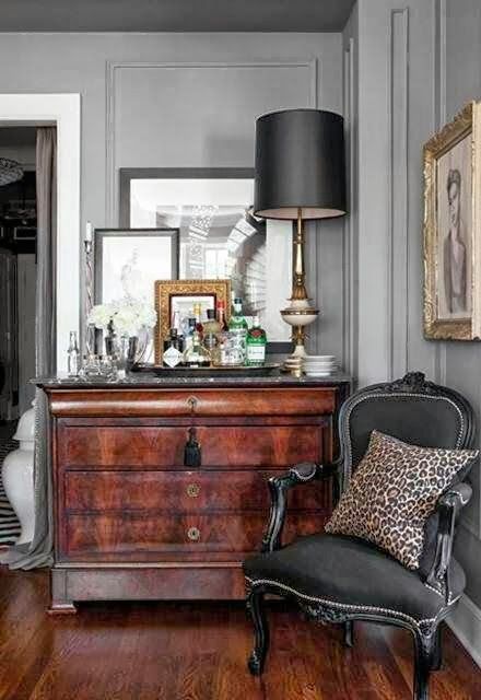 Ways-to-incorporate-antique-chairs-into-modern-decor-6