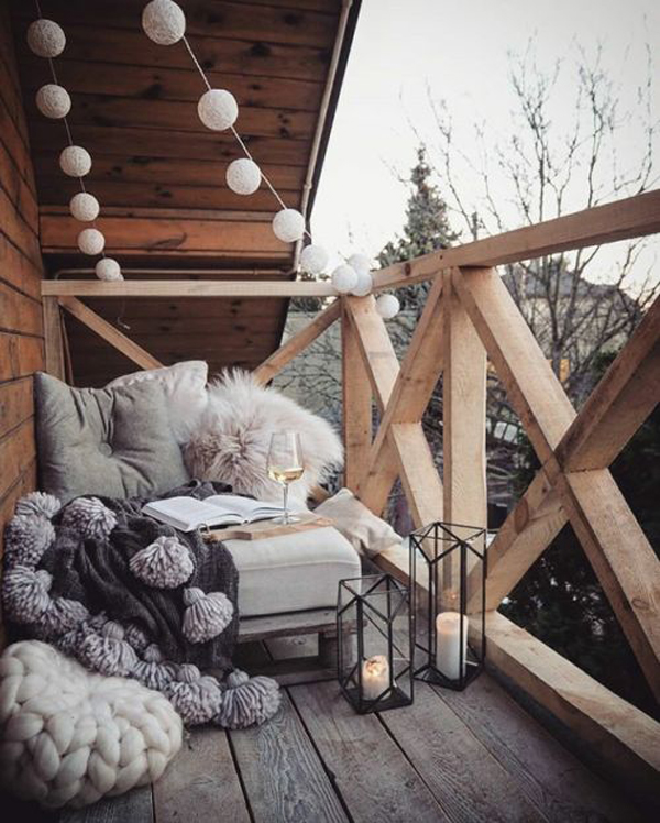 Wooden-balcony-deck-for-winter