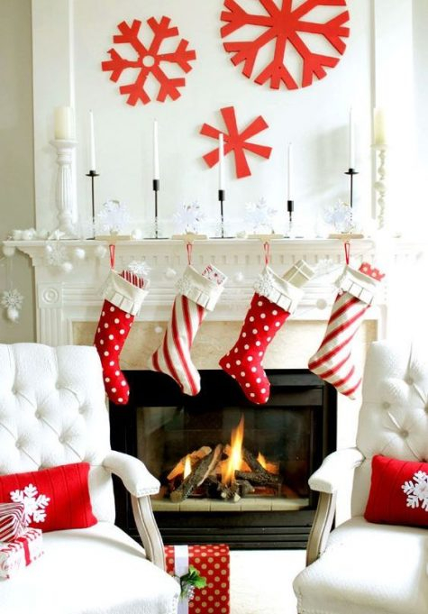 25-red-and-white-stockings-large-red-snowflakes-on-the-wall-for-fun-and-cool-christmas-decor
