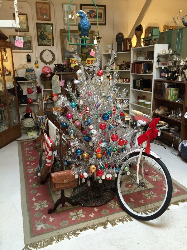 32.-vintage-aluminium-christmas-tree
