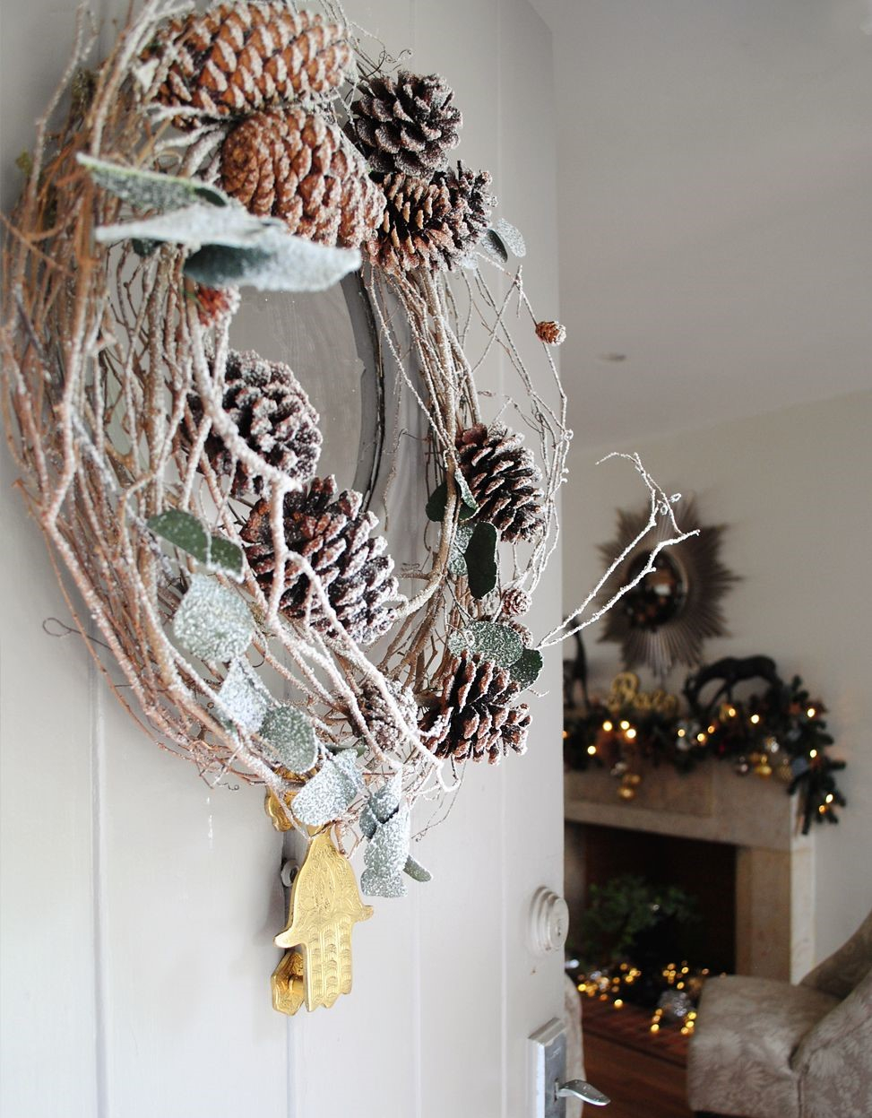Holiday-wreath-from-pine-cones