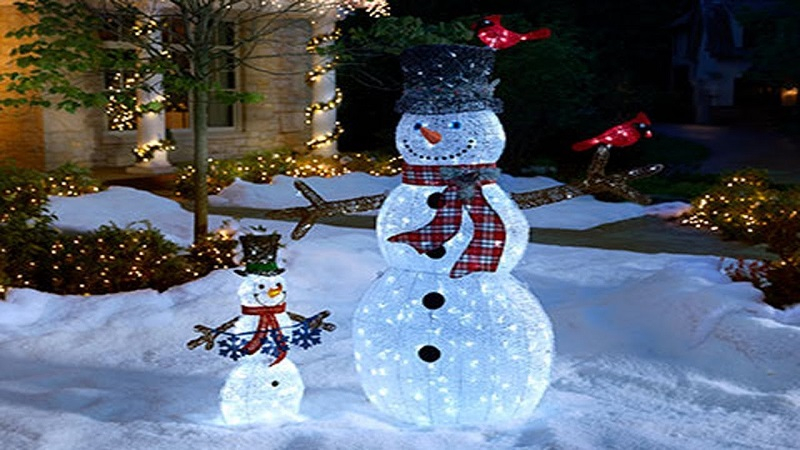 Outdoor-snowman (1)